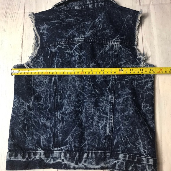 Girls Sleeveless Denim Vest Goth Distressed Bleached Marbled Large 10/12 EUC - Picture 6 of 7